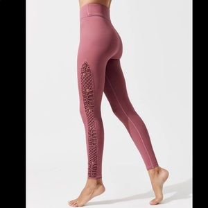 Carbon38 Sayang Tanjung Leggings